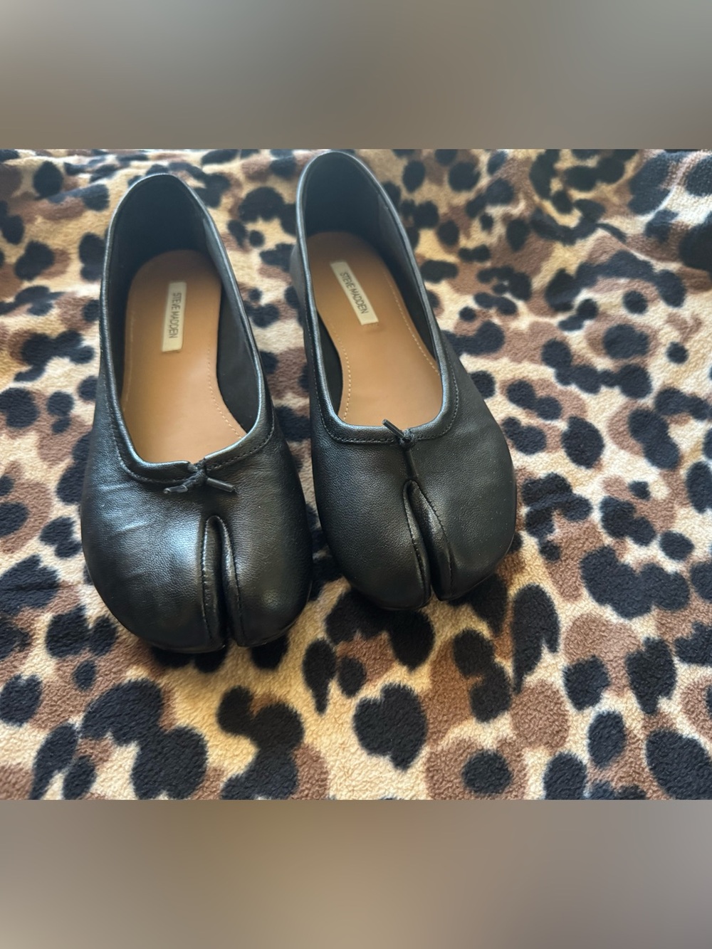 Steve Madden Black Split-Toe Flats – Size 7 - Picture 4 of 7